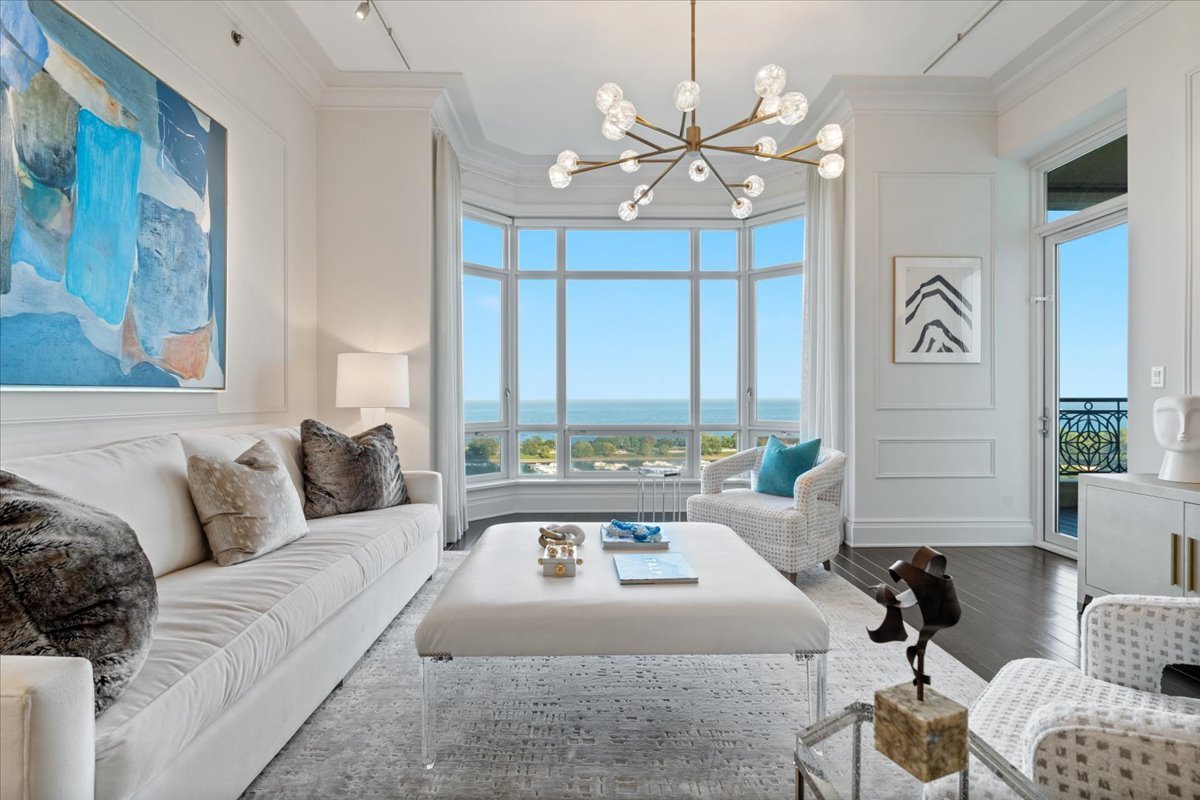 2550 N Lakeview Avenue Unit: N1801