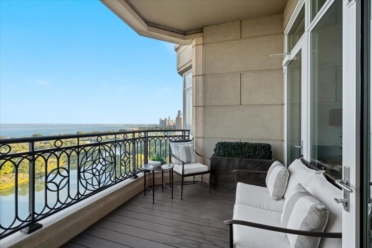 2550 N Lakeview Avenue Unit: N1801