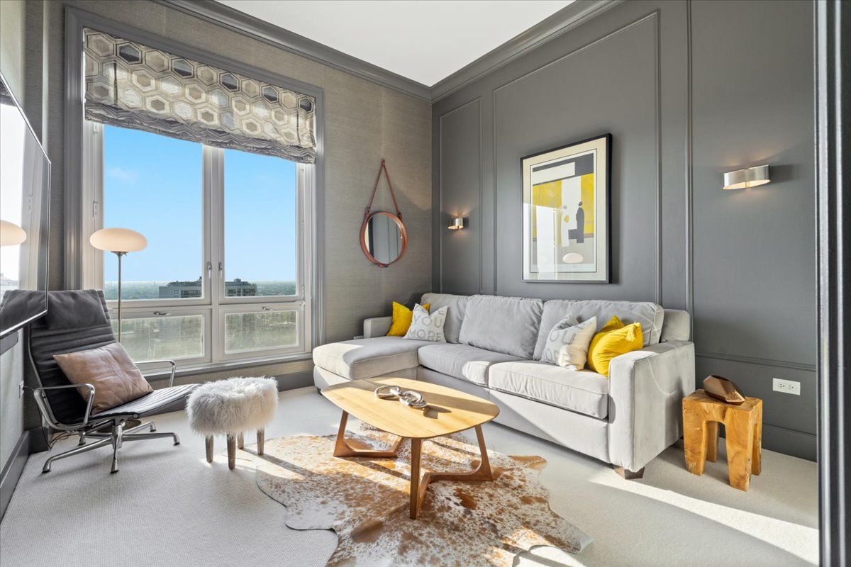 2550 N Lakeview Avenue Unit: N1801