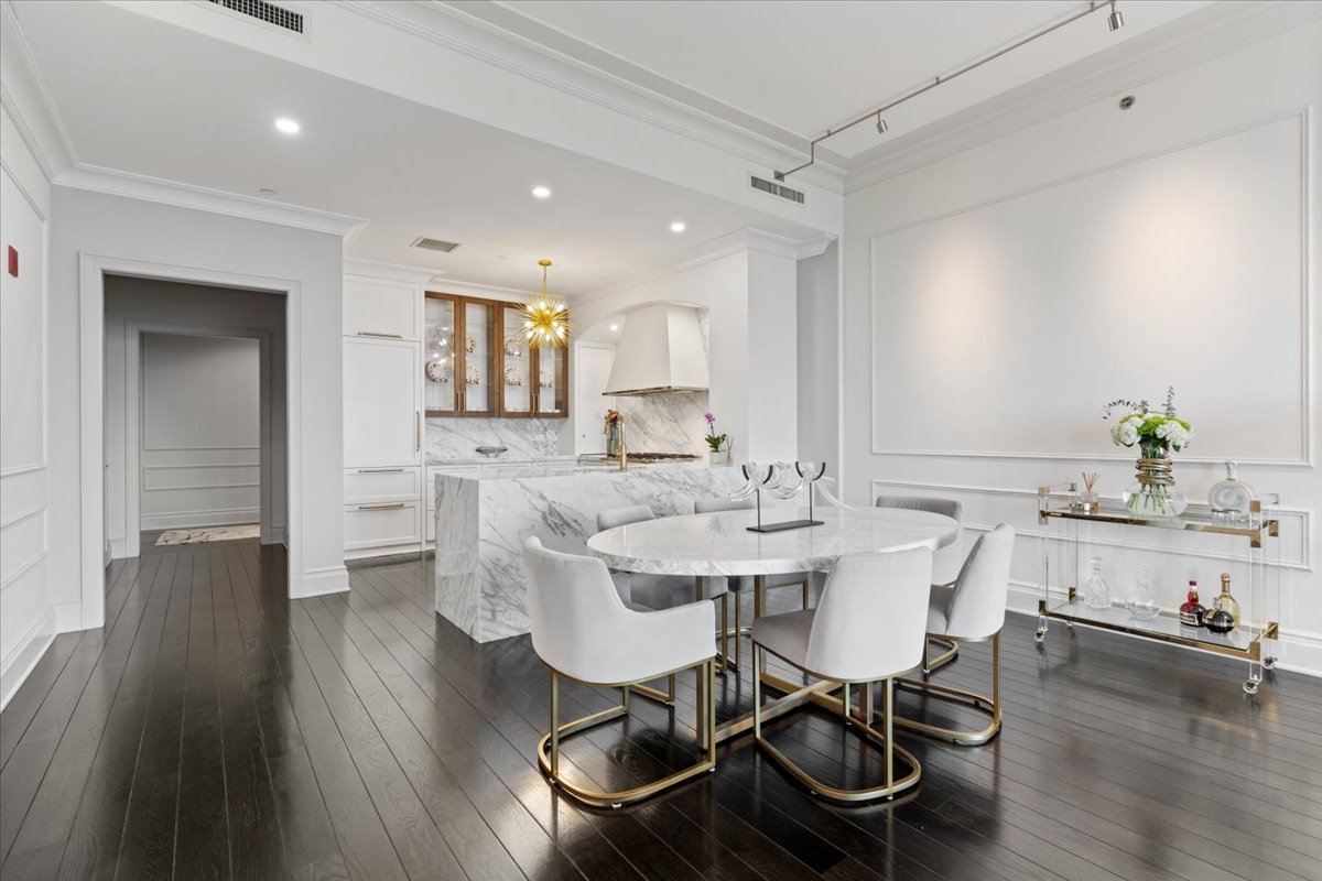 2550 N Lakeview Avenue Unit: N1801