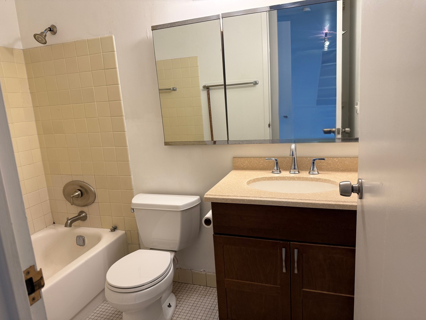 1660 N LaSalle Drive Unit: 208