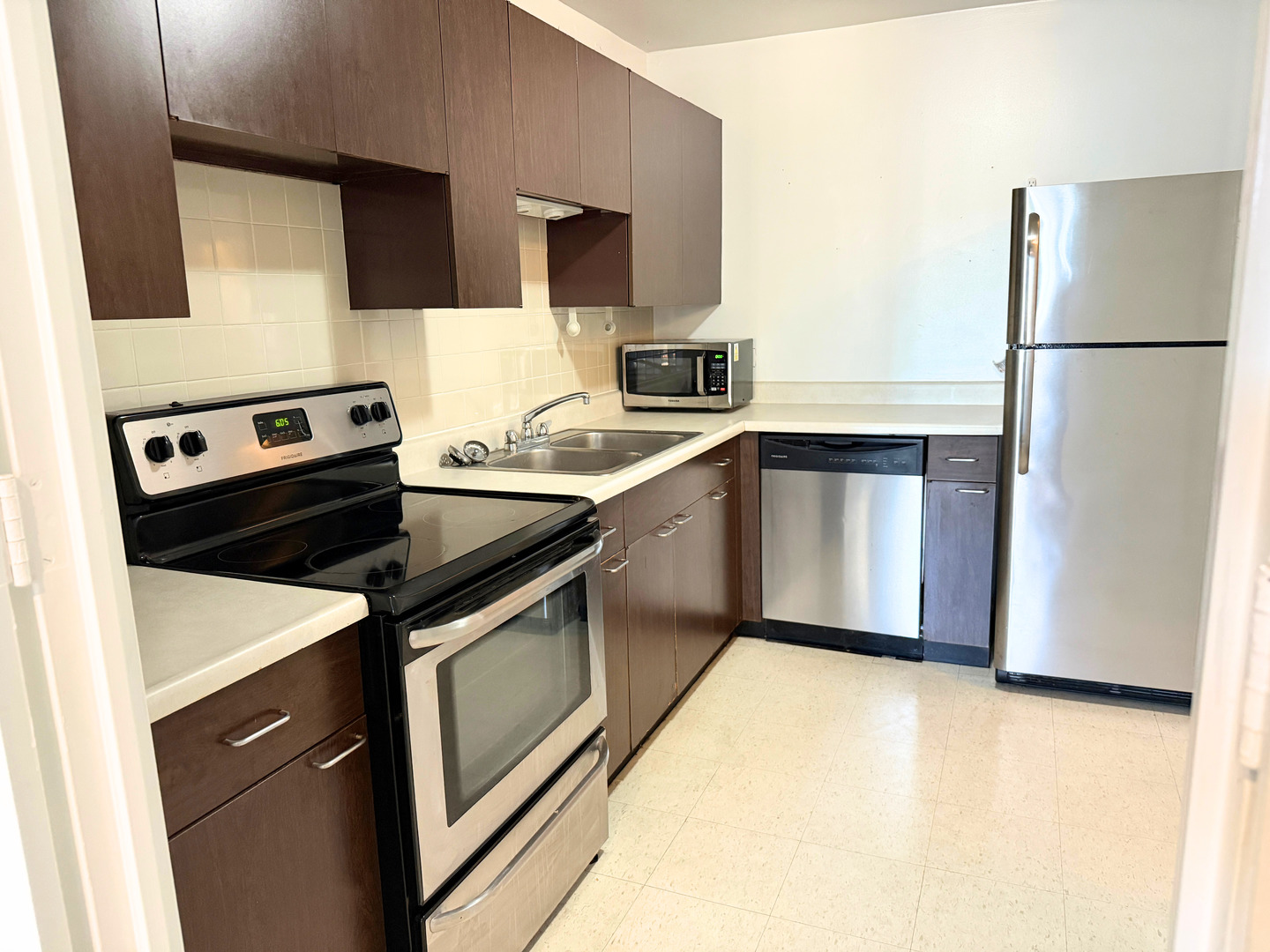 1660 N LaSalle Drive Unit: 208