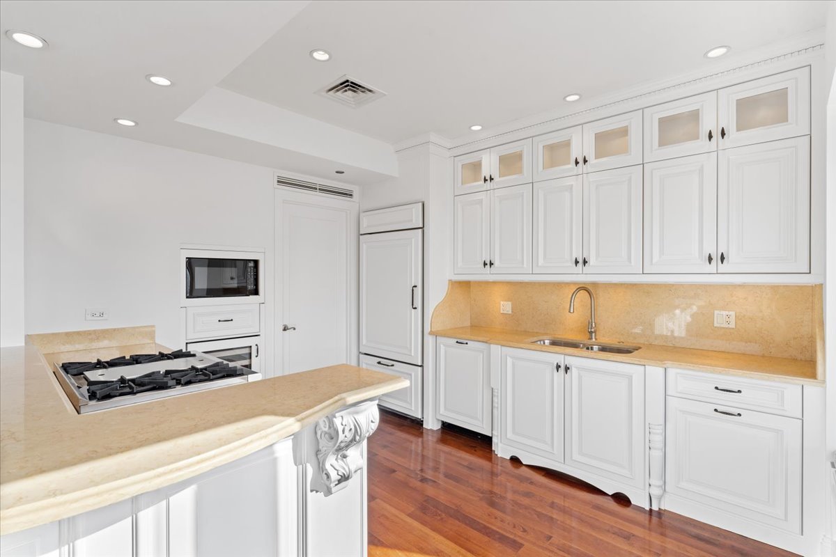 800 N Michigan Avenue Unit: 3603