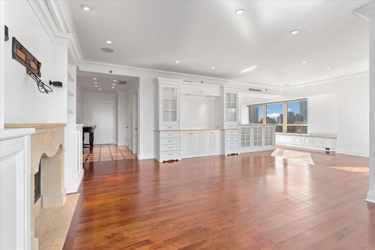 800 N Michigan Avenue Unit: 3603