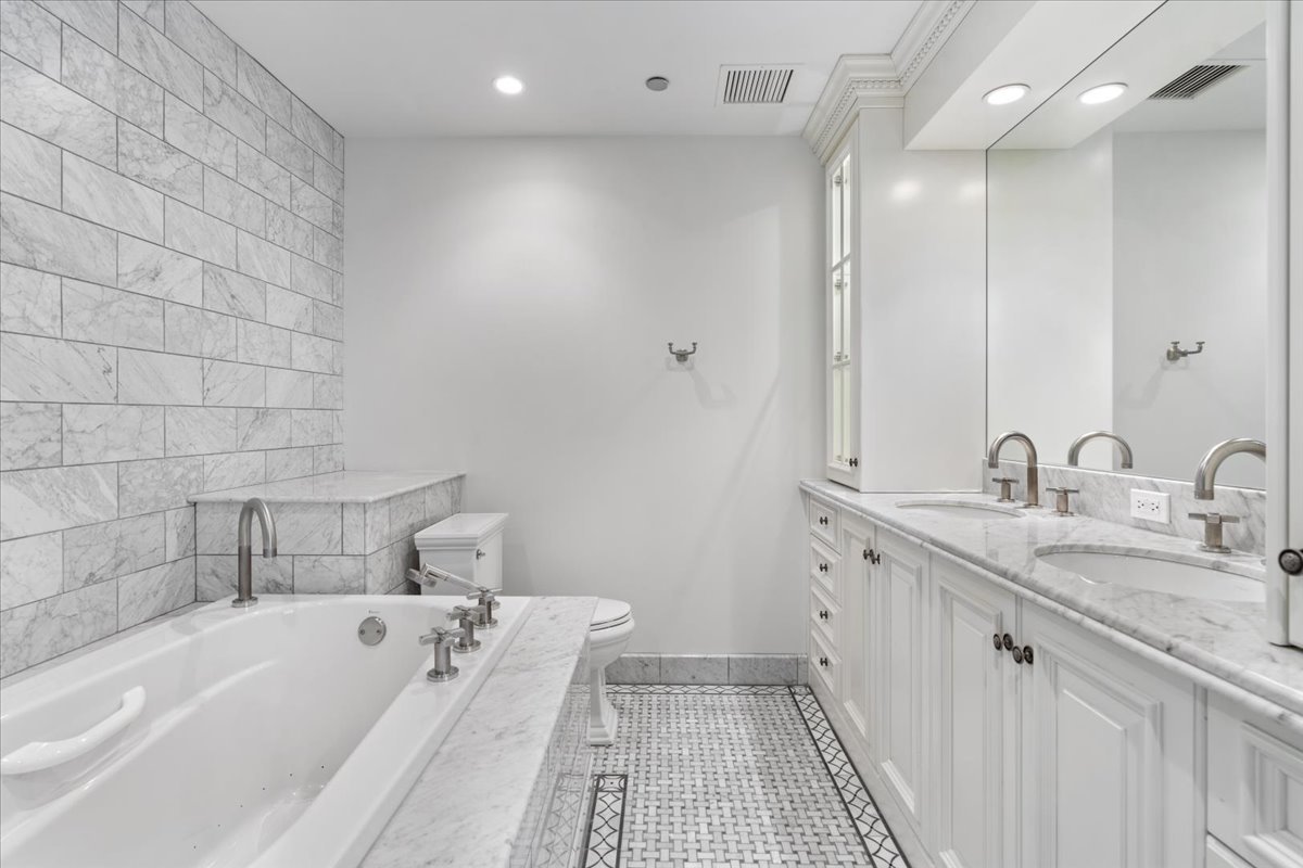 800 N Michigan Avenue Unit: 3603