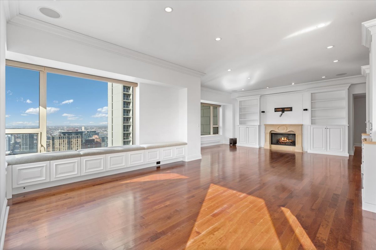 800 N Michigan Avenue Unit: 3603