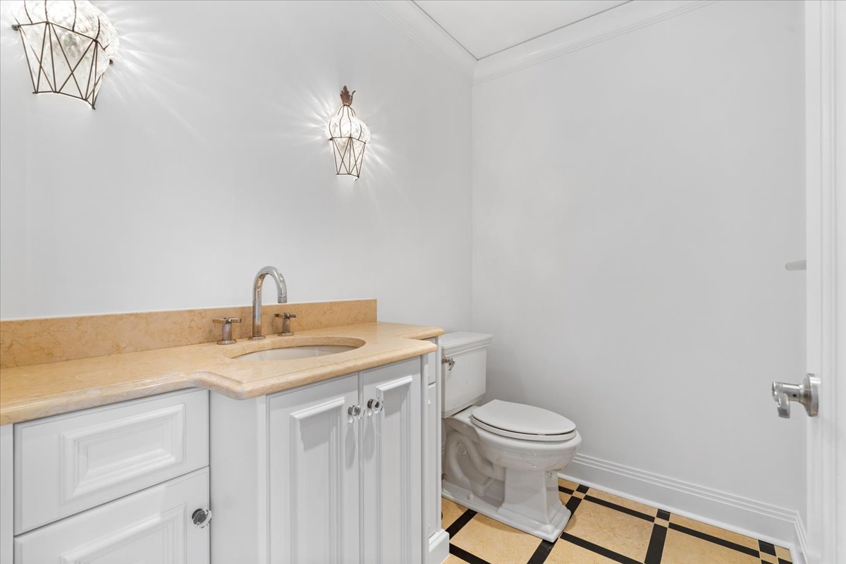 800 N Michigan Avenue Unit: 3603