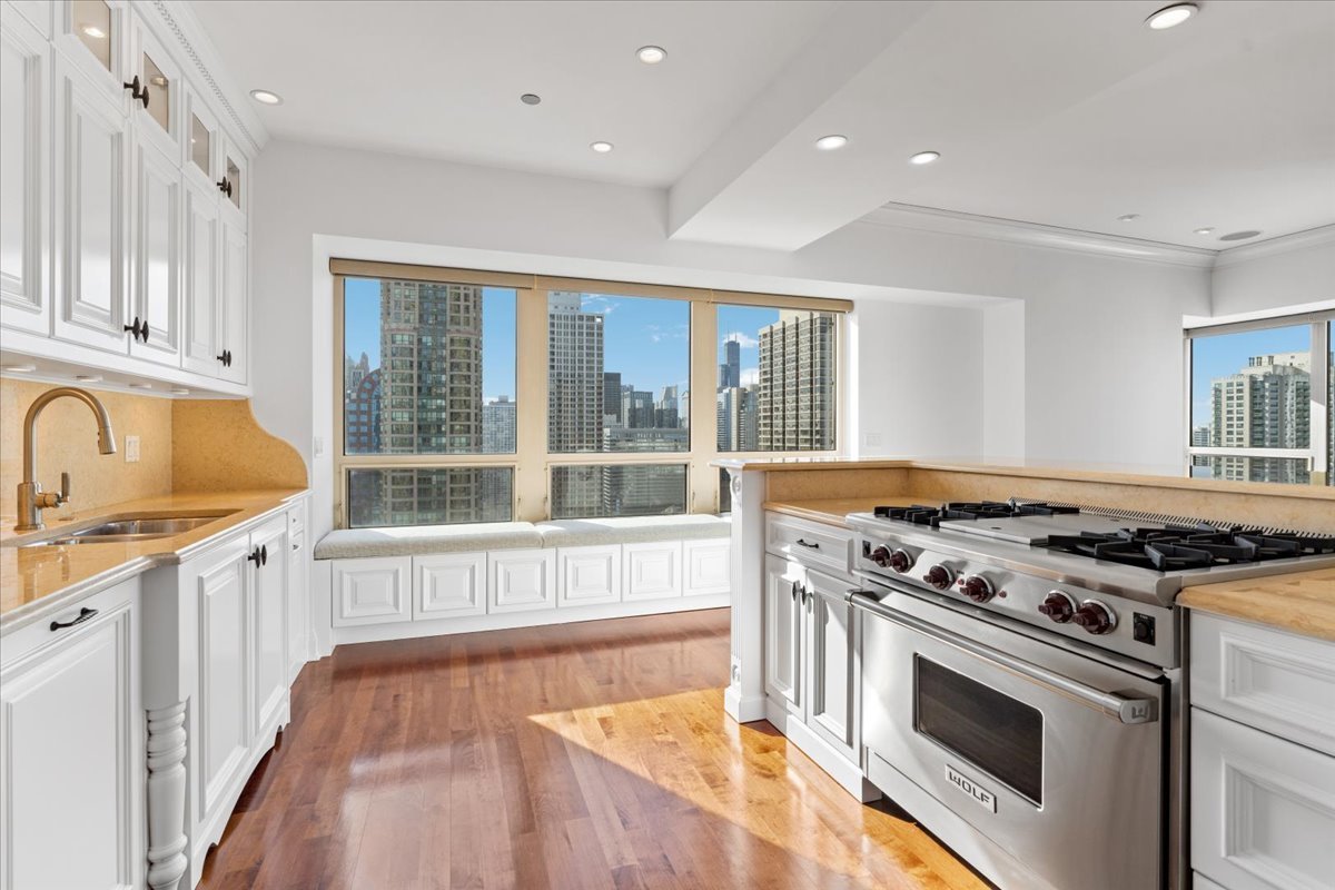 800 N Michigan Avenue Unit: 3603