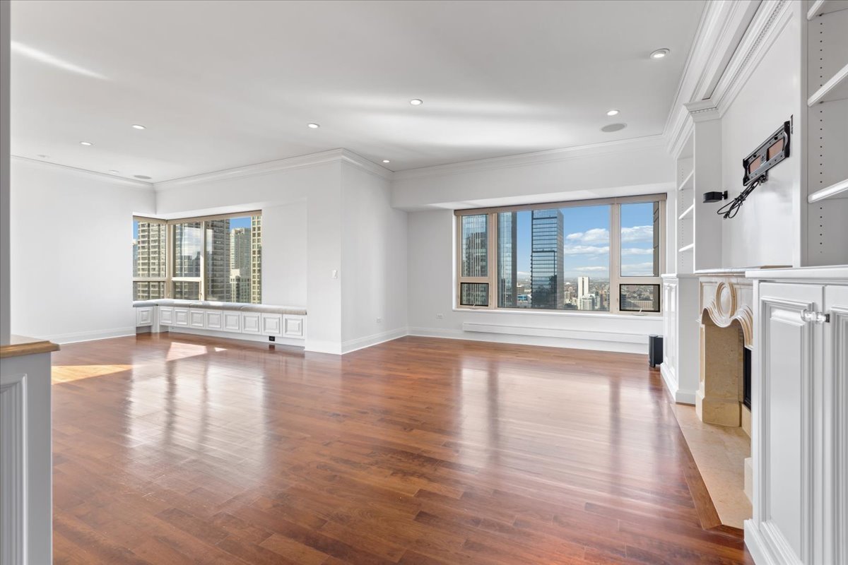 800 N Michigan Avenue Unit: 3603
