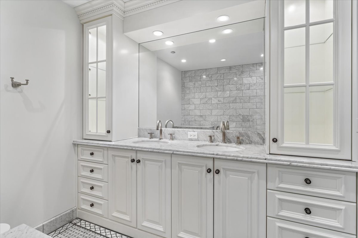 800 N Michigan Avenue Unit: 3603