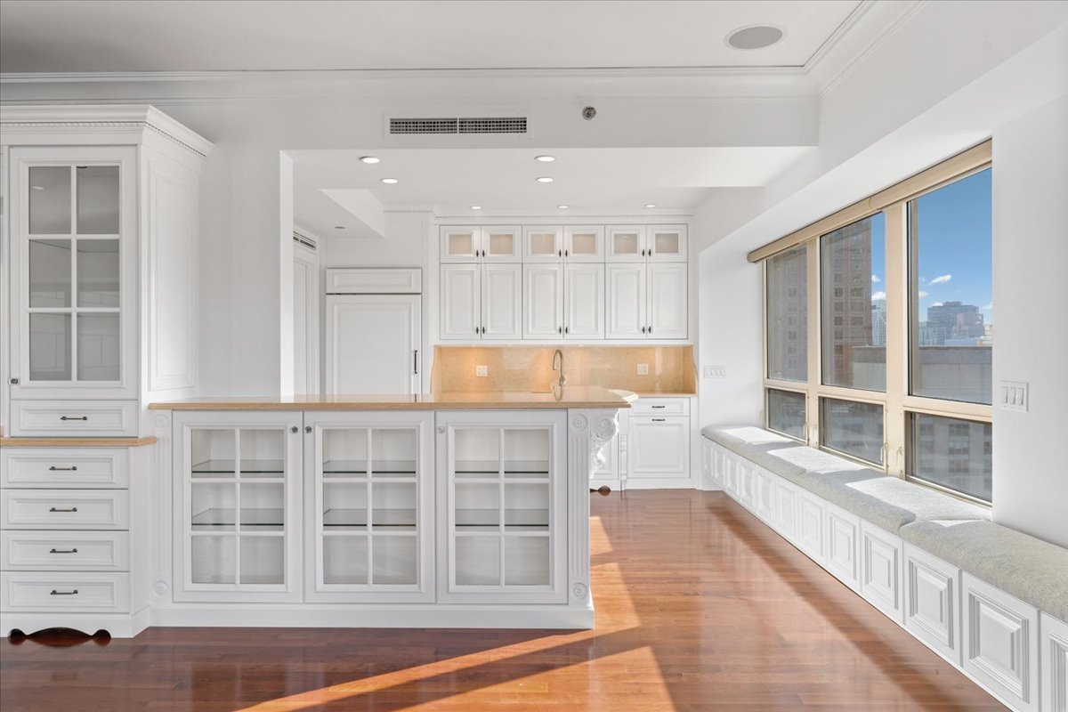 800 N Michigan Avenue Unit: 3603