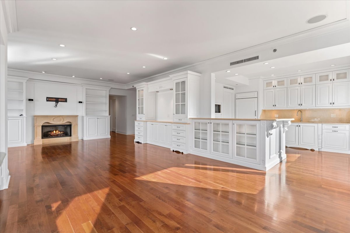 800 N Michigan Avenue Unit: 3603