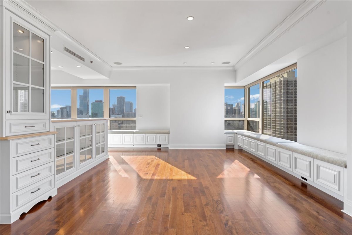 800 N Michigan Avenue Unit: 3603