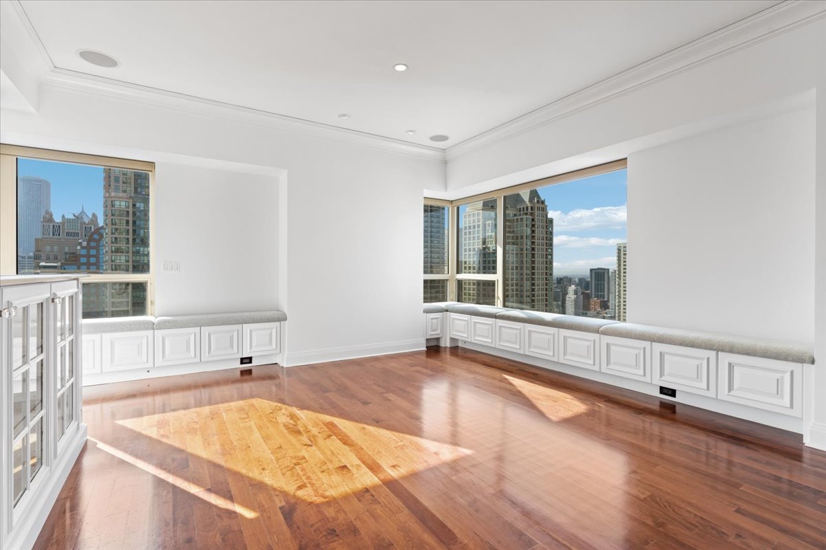 800 N Michigan Avenue Unit: 3603