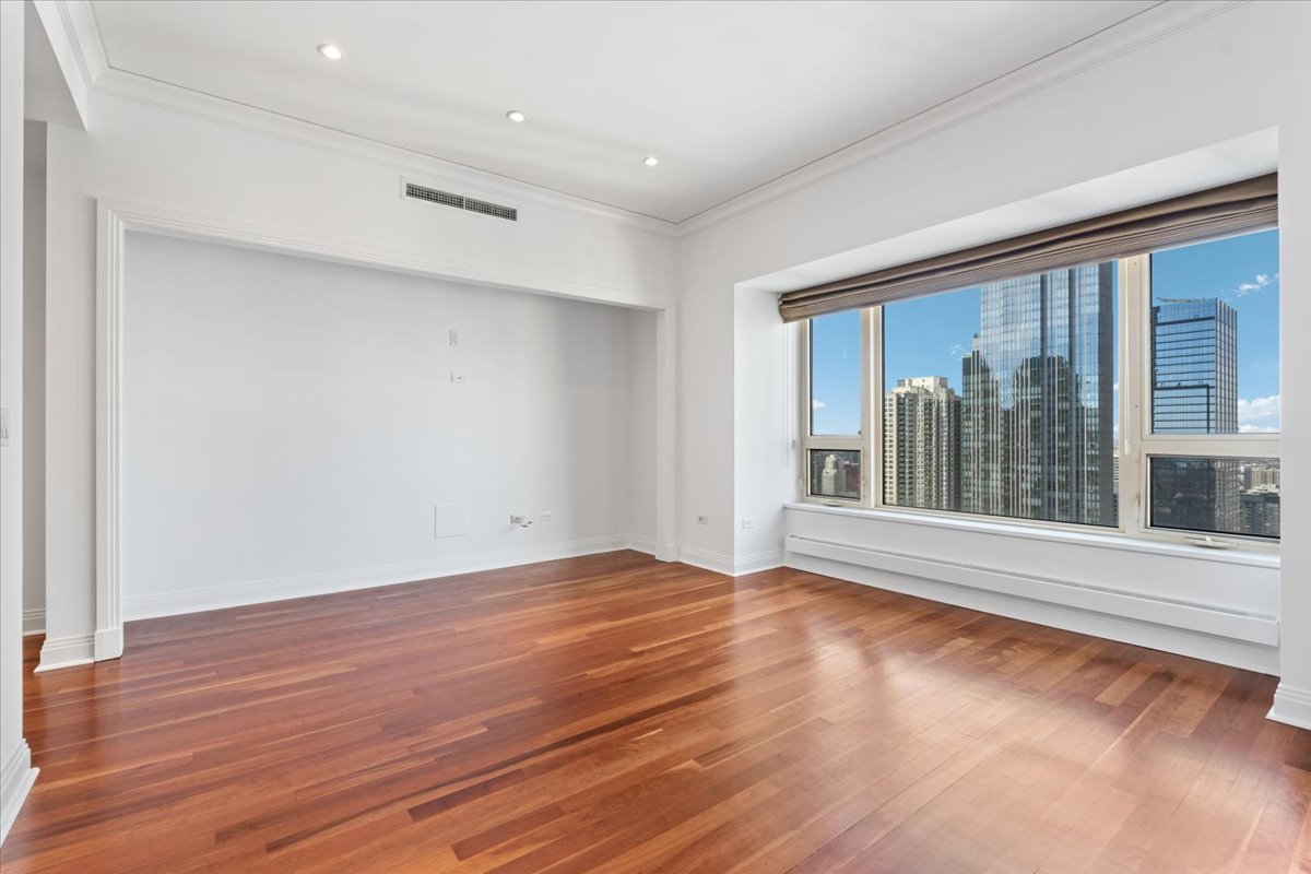 800 N Michigan Avenue Unit: 3603