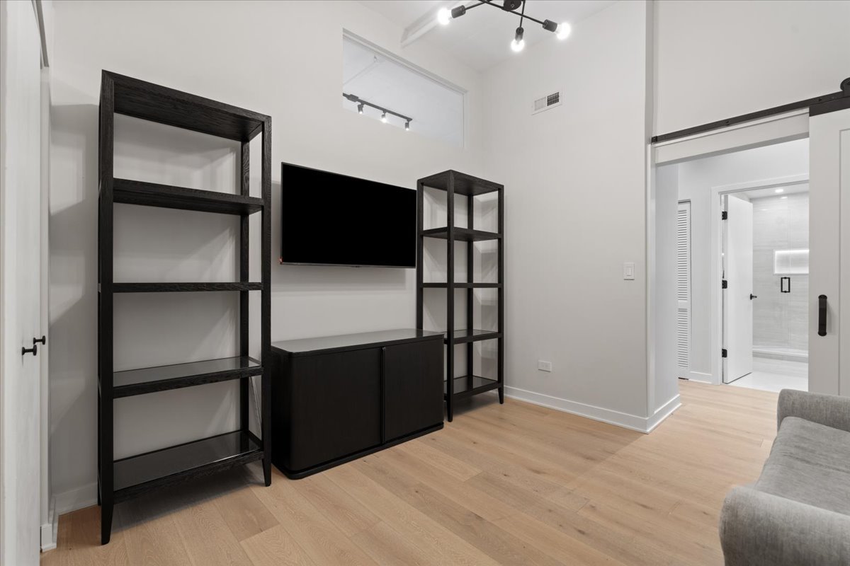 740 W Fulton Street Unit: 507