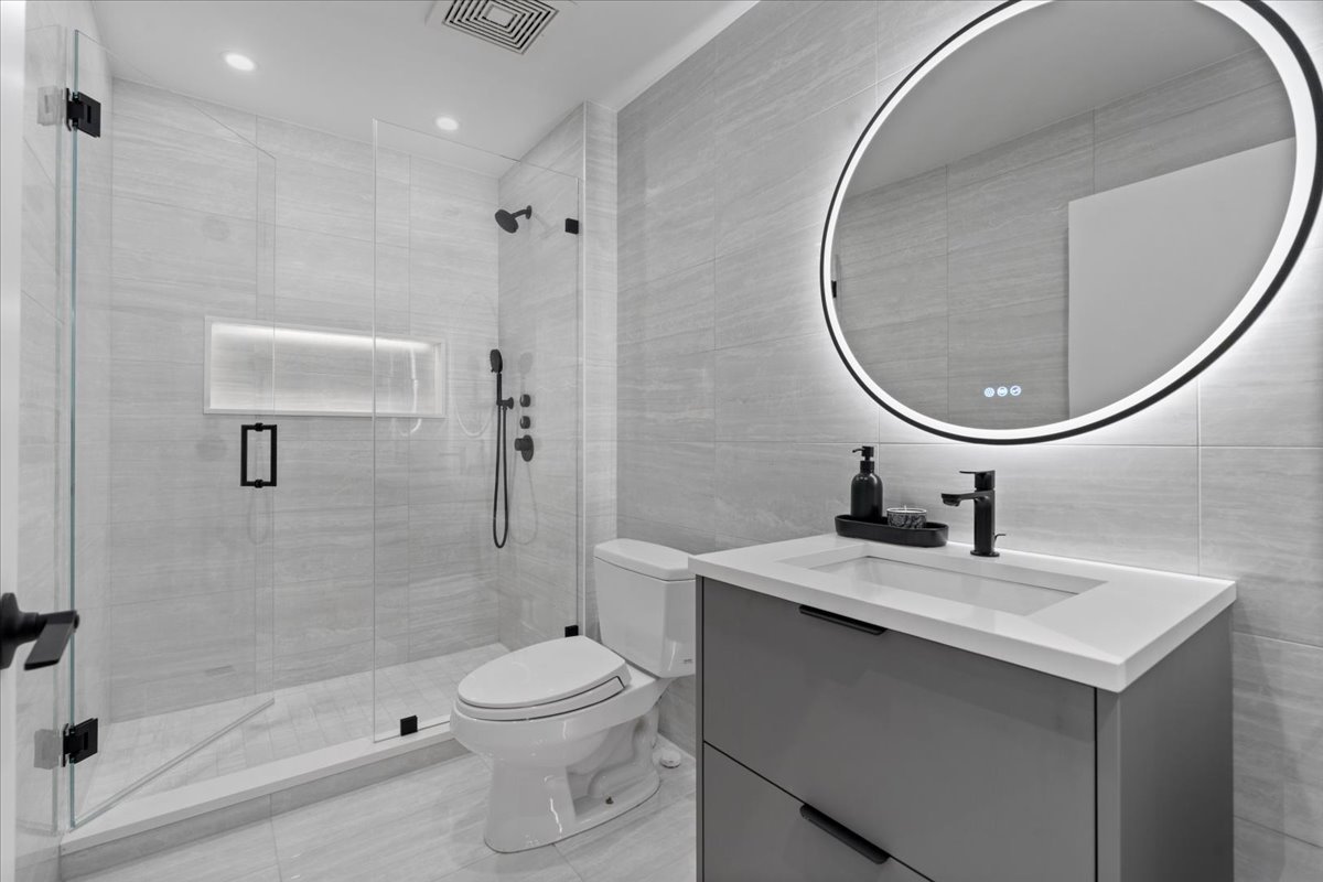 740 W Fulton Street Unit: 507