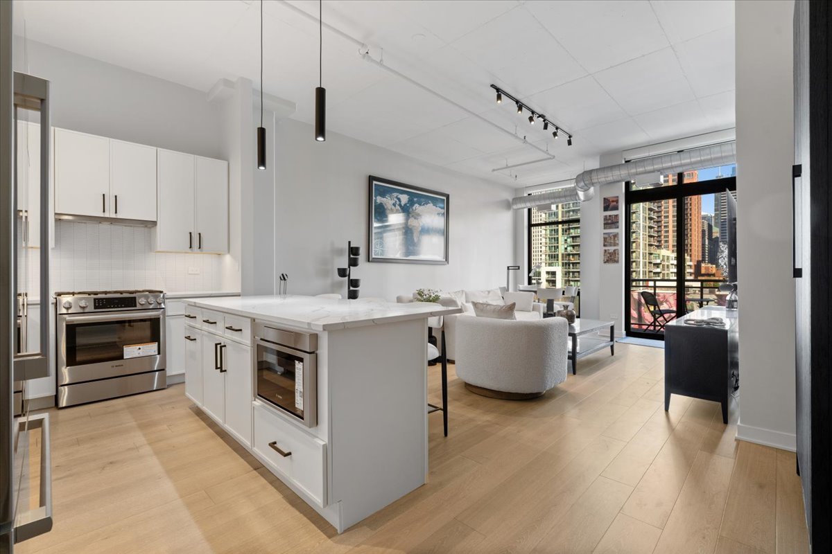 740 W Fulton Street Unit: 507