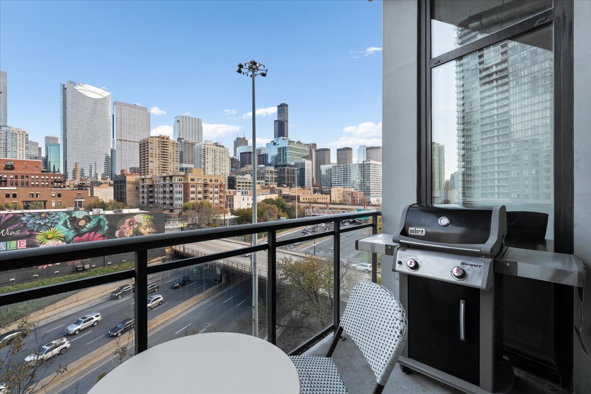 740 W Fulton Street Unit: 507