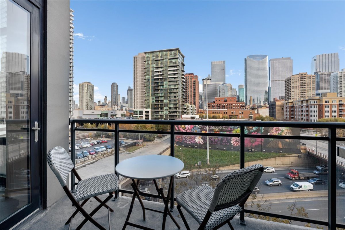 740 W Fulton Street Unit: 507