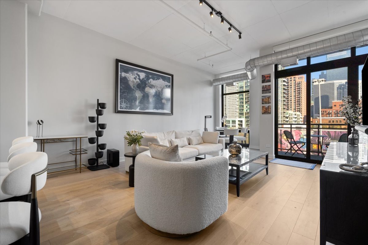 740 W Fulton Street Unit: 507