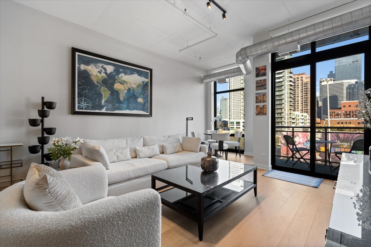 740 W Fulton Street Unit: 507