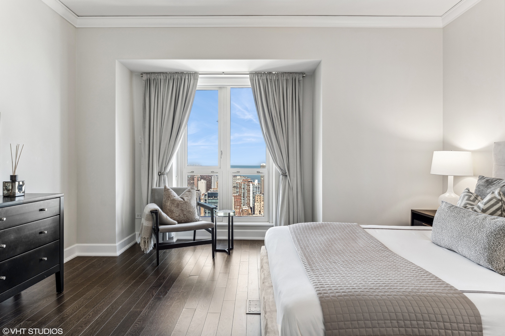 11 E Walton Street Unit: 4202