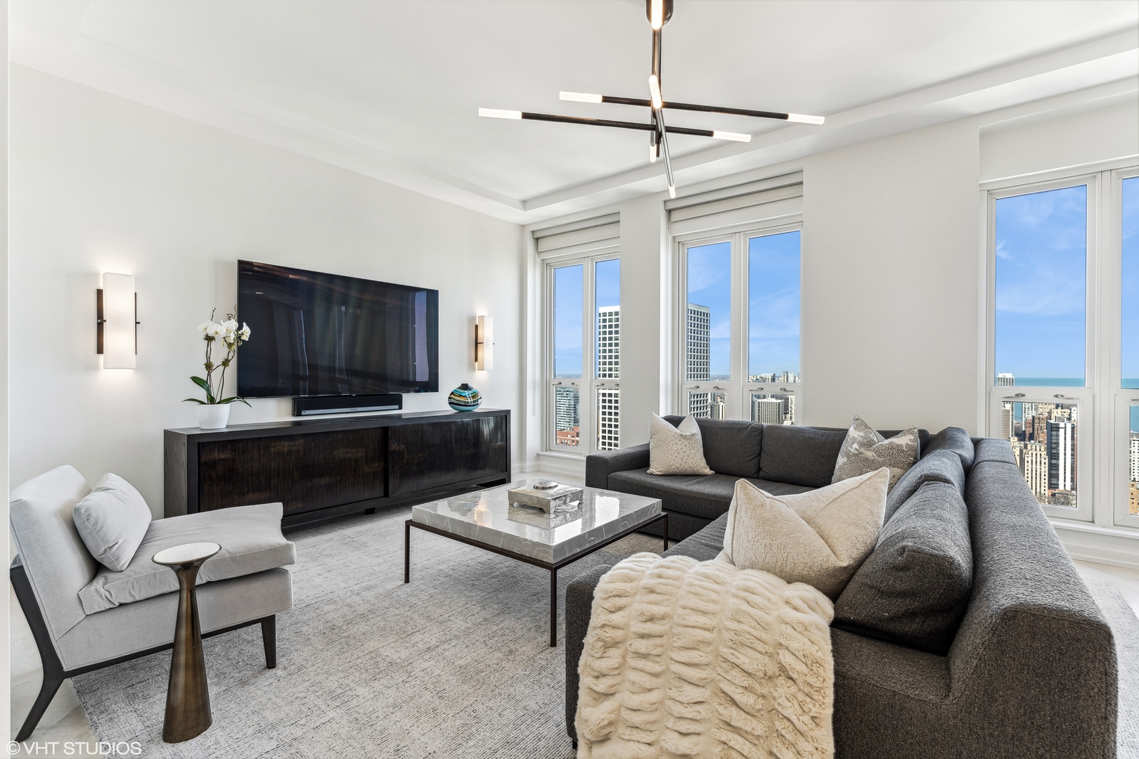 11 E Walton Street Unit: 4202