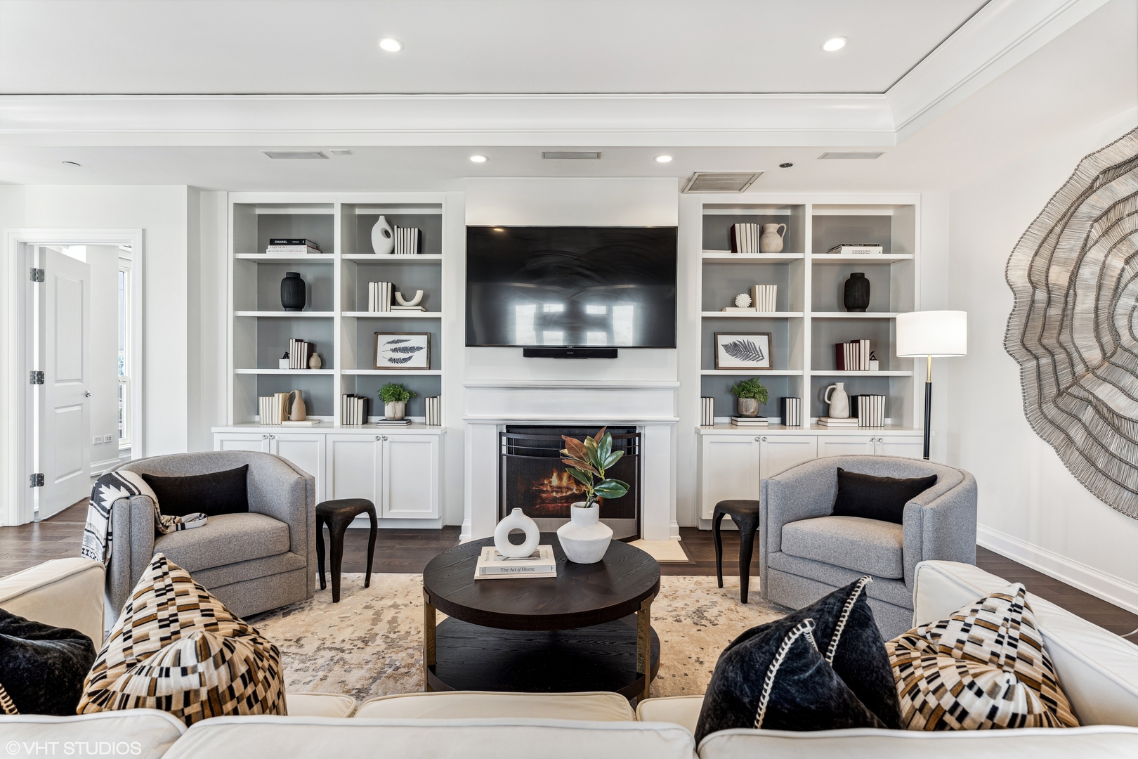 11 E Walton Street Unit: 4202