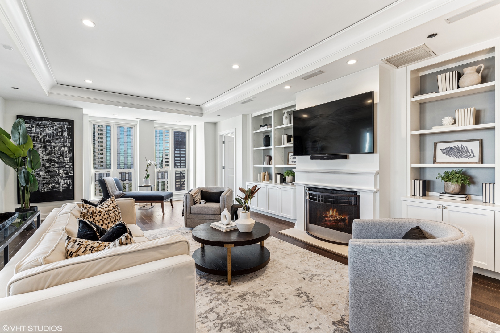 11 E Walton Street Unit: 4202