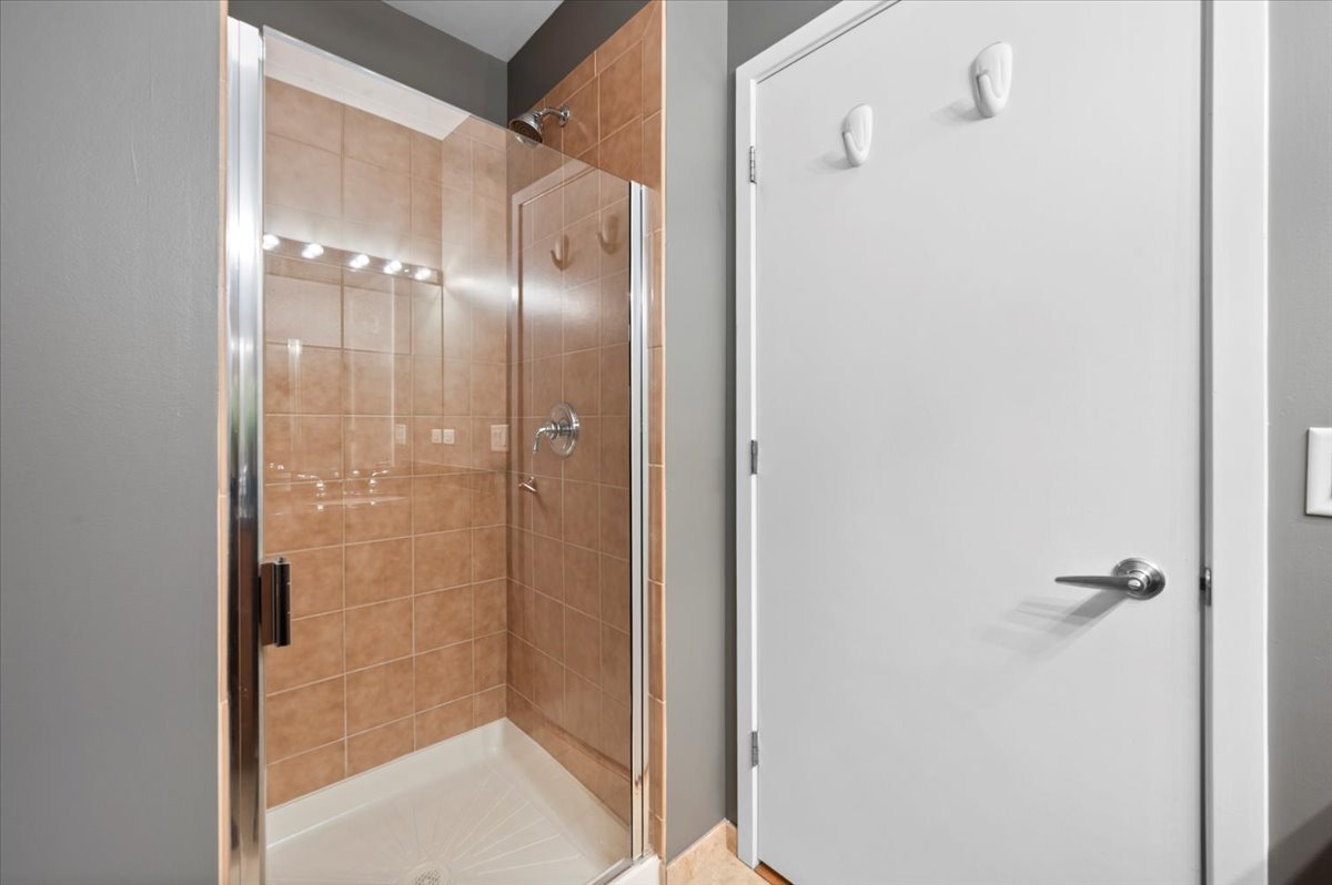 700 N Larrabee Street Unit: 301