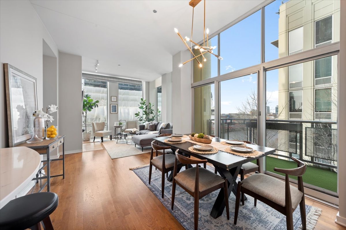 700 N Larrabee Street Unit: 301