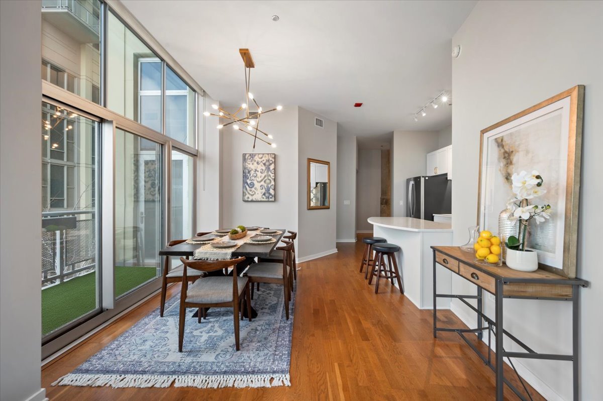 700 N Larrabee Street Unit: 301