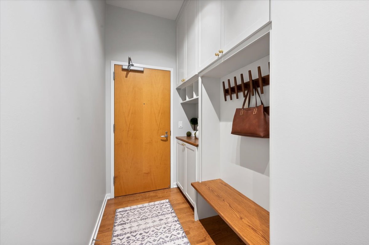 700 N Larrabee Street Unit: 301