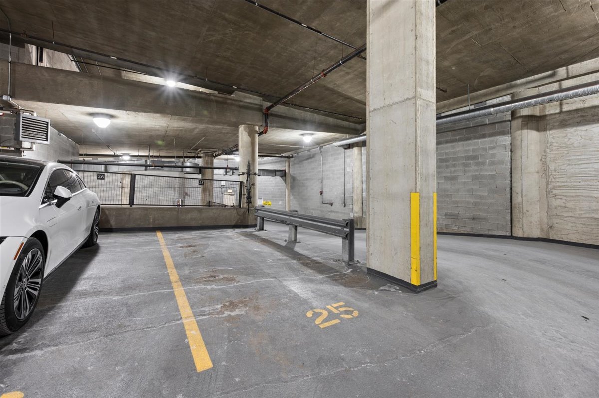 700 N Larrabee Street Unit: 301