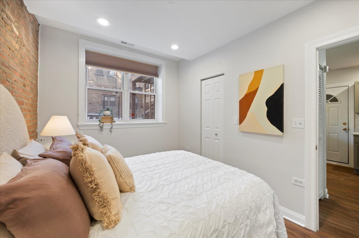 3806 W Belle Plaine Avenue Unit: G