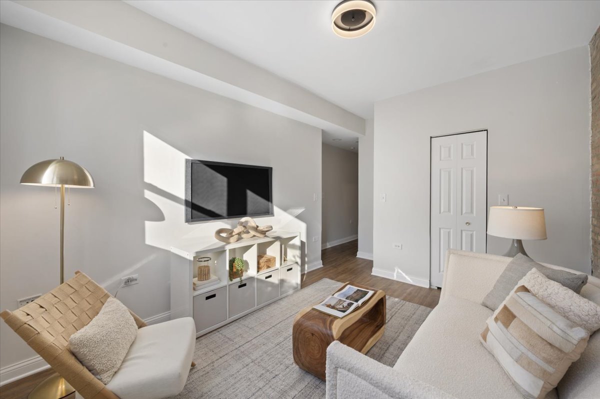 3806 W Belle Plaine Avenue Unit: G