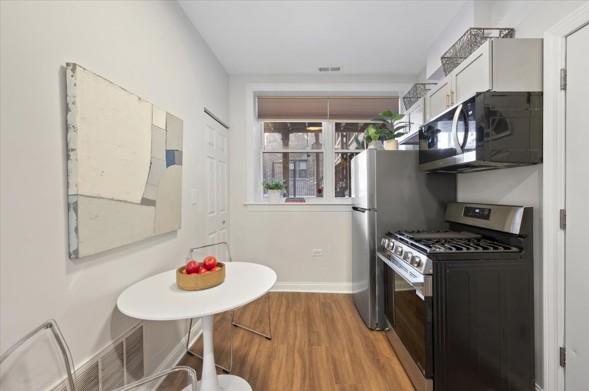 3806 W Belle Plaine Avenue Unit: G