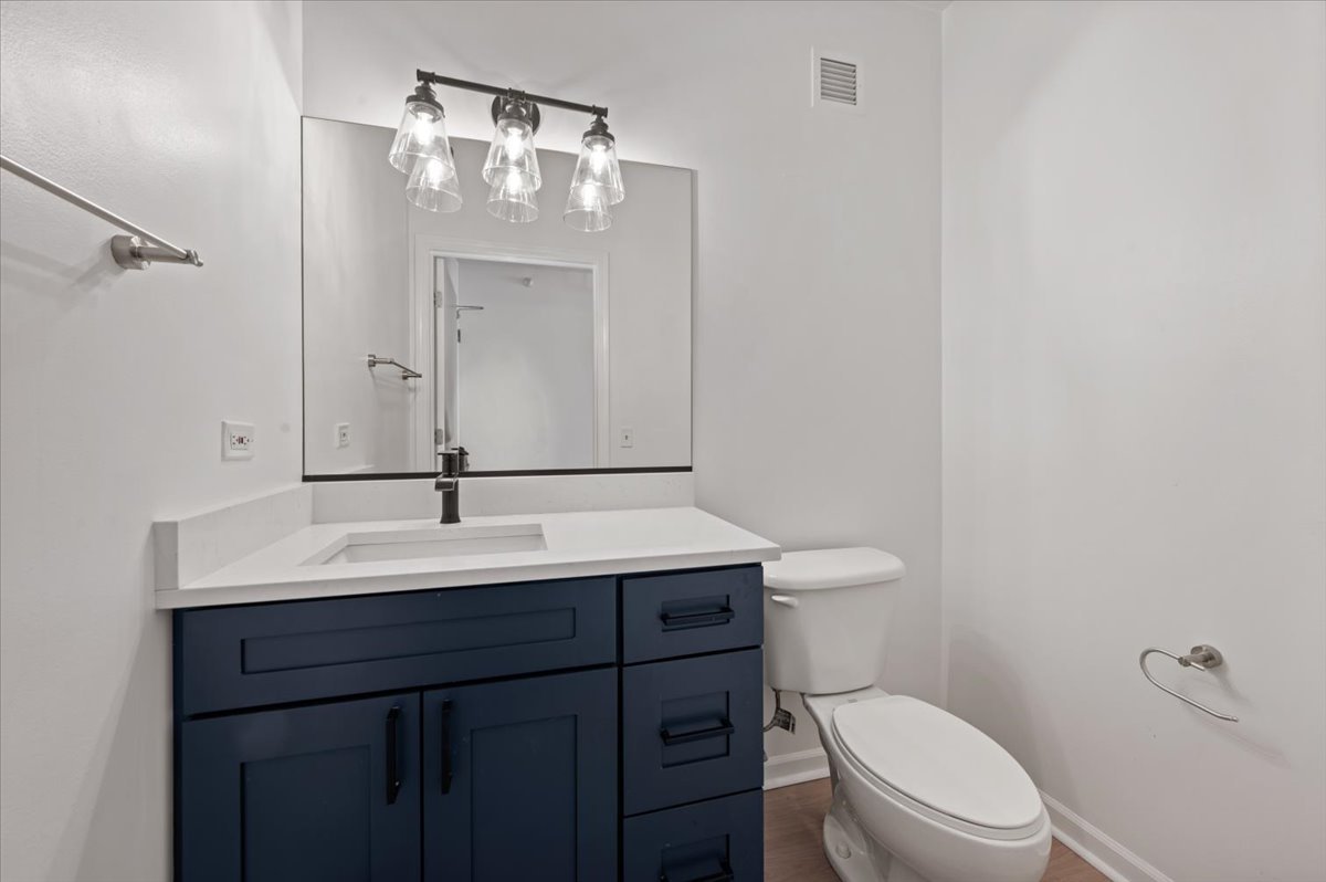 645 N Kingsbury Street Unit: 2003