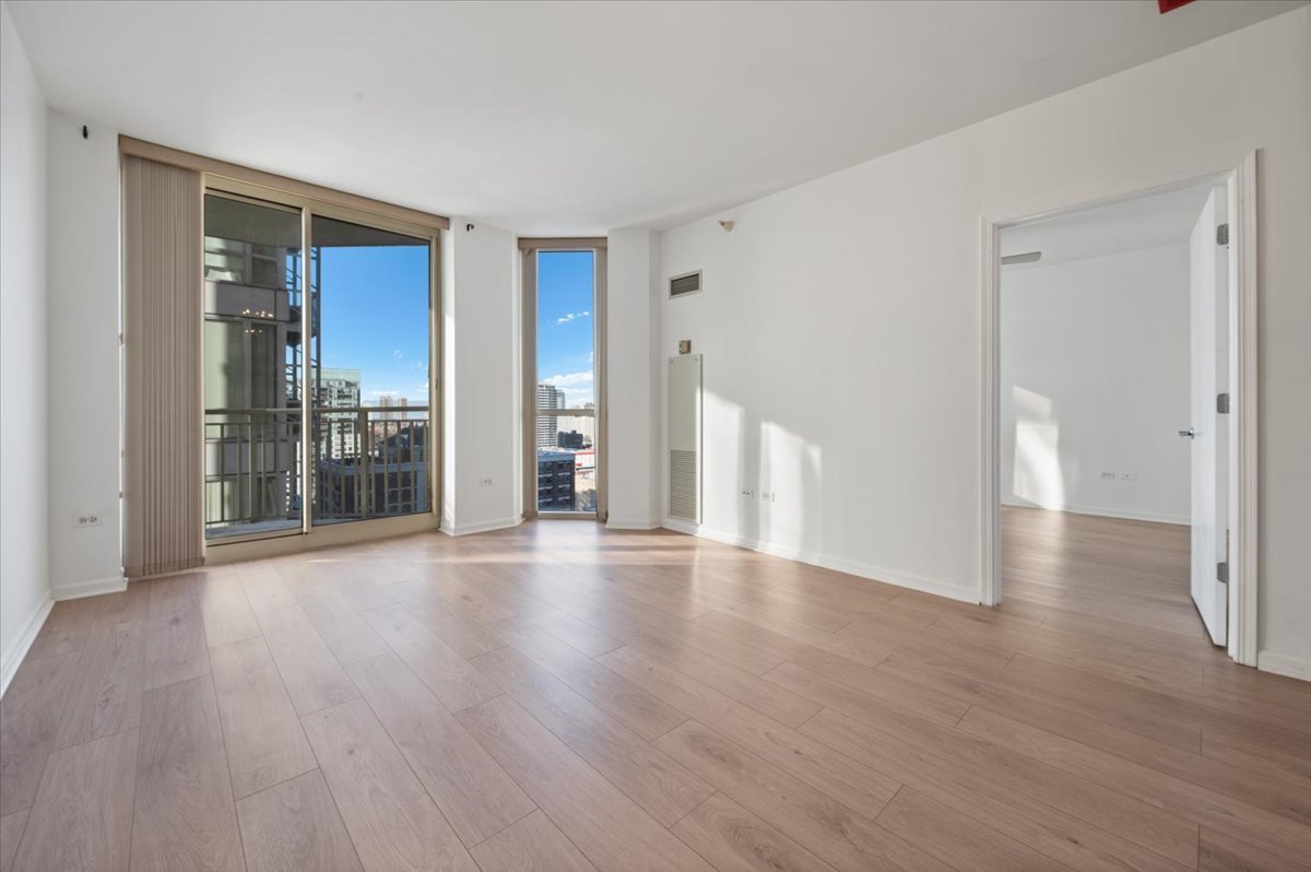 645 N Kingsbury Street Unit: 2003