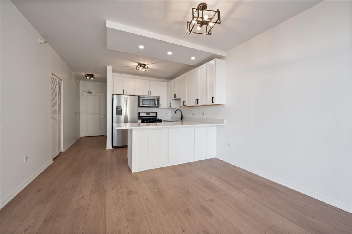 645 N Kingsbury Street Unit: 2003