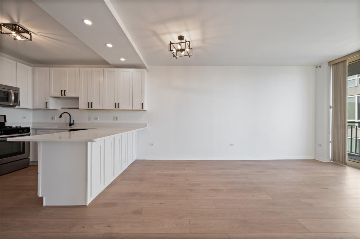 645 N Kingsbury Street Unit: 2003