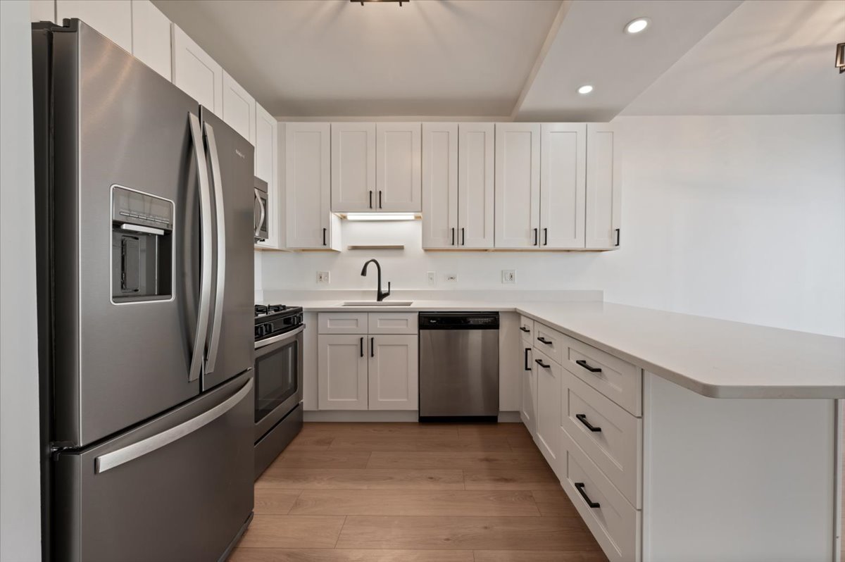 645 N Kingsbury Street Unit: 2003