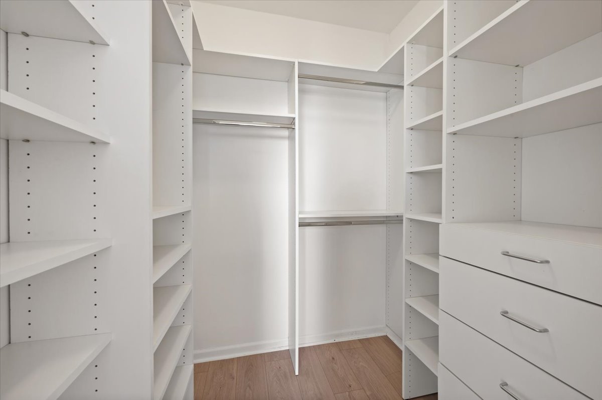 645 N Kingsbury Street Unit: 2003