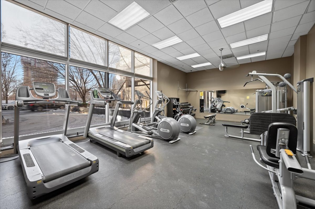 645 N Kingsbury Street Unit: 2003