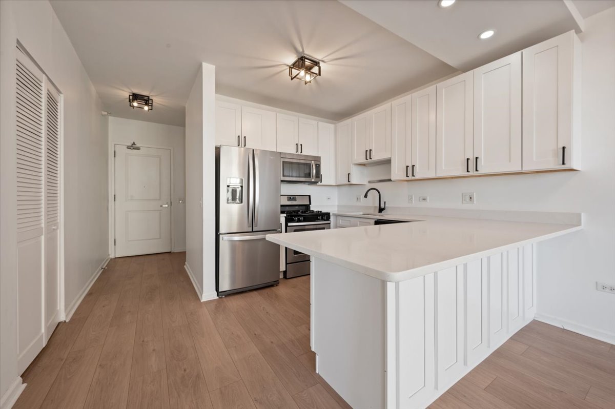 645 N Kingsbury Street Unit: 2003