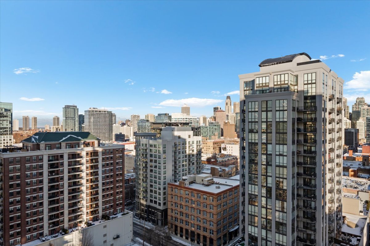 645 N Kingsbury Street Unit: 2003