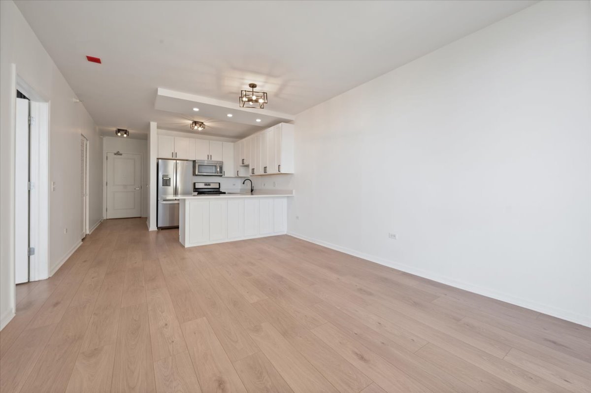 645 N Kingsbury Street Unit: 2003