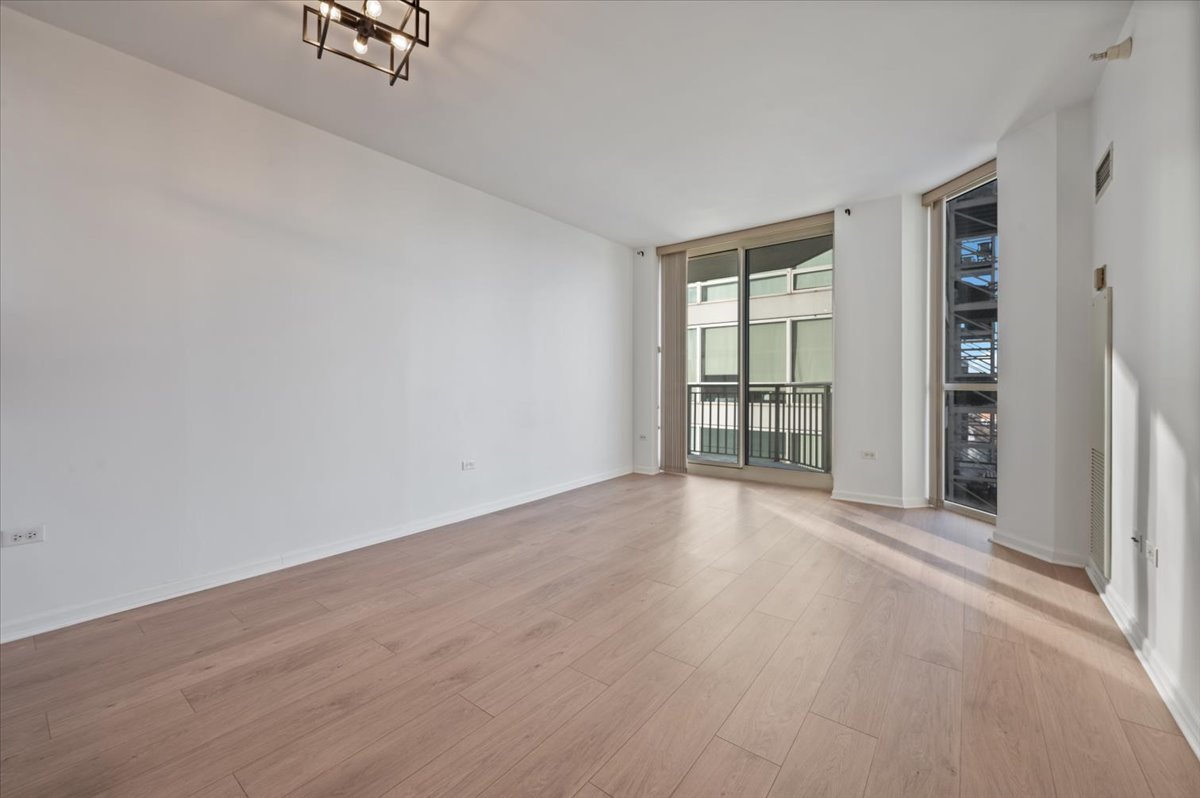 645 N Kingsbury Street Unit: 2003