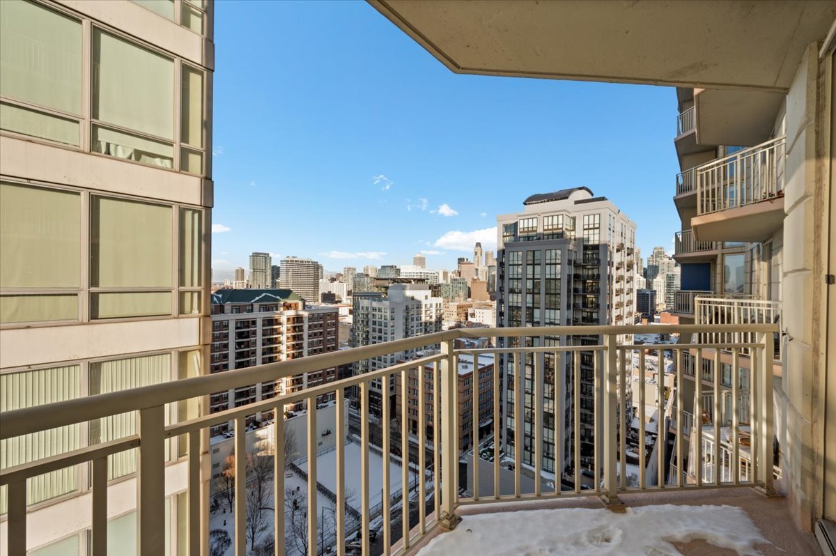 645 N Kingsbury Street Unit: 2003